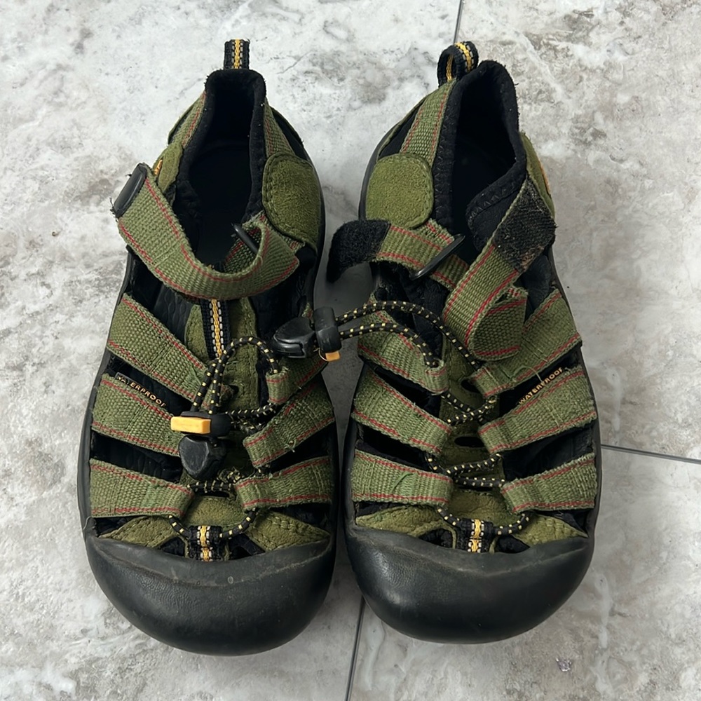 Keen boys sandals